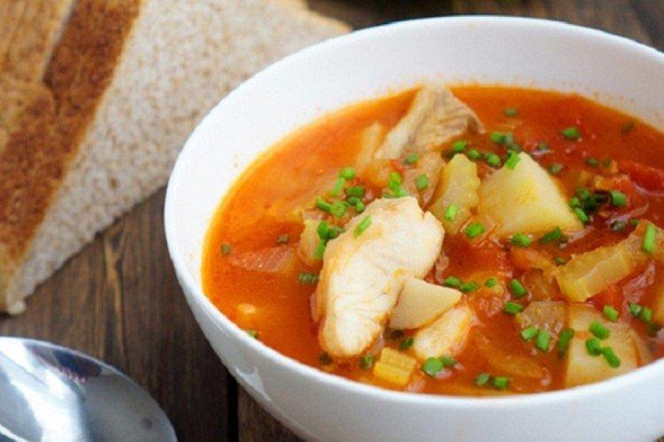 Soupe de poisson aux tomates