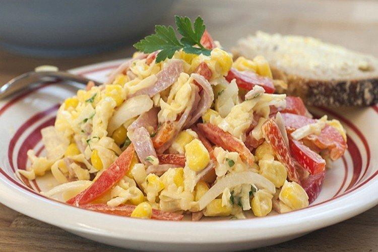 Salade de jambon, poivrons et fromage