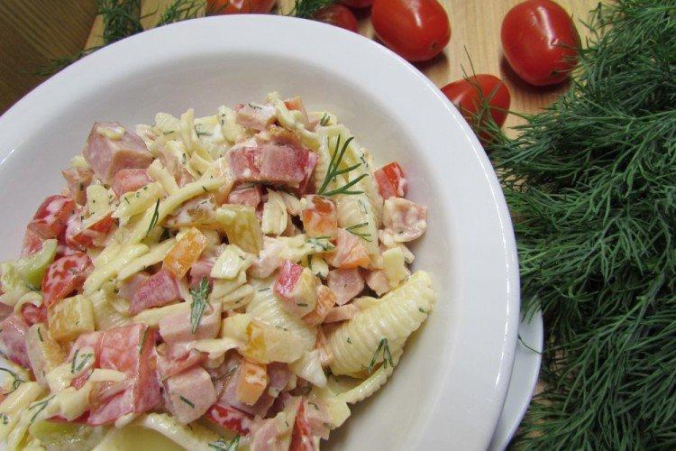 Salade de jambon, fromage et pâtes