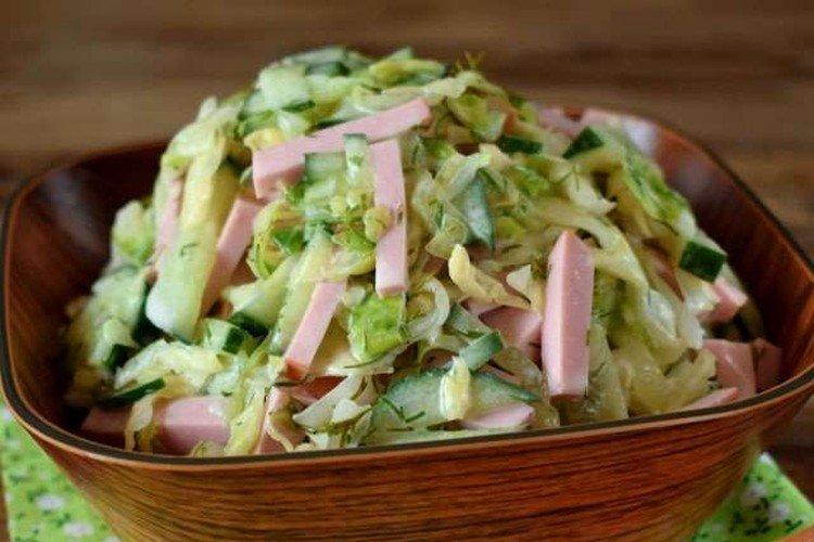 Salade de concombre, jambon et moutarde