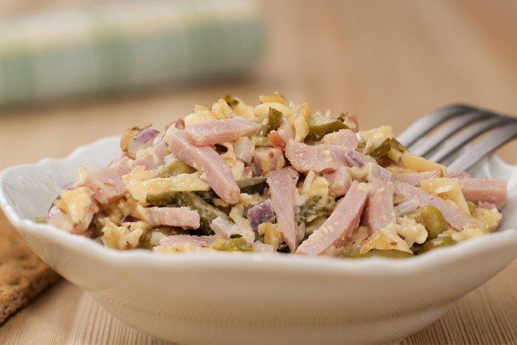 Salade d'oeufs, jambon et fromage