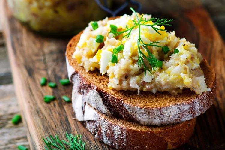 Forshmak avec hareng et fromage cottage