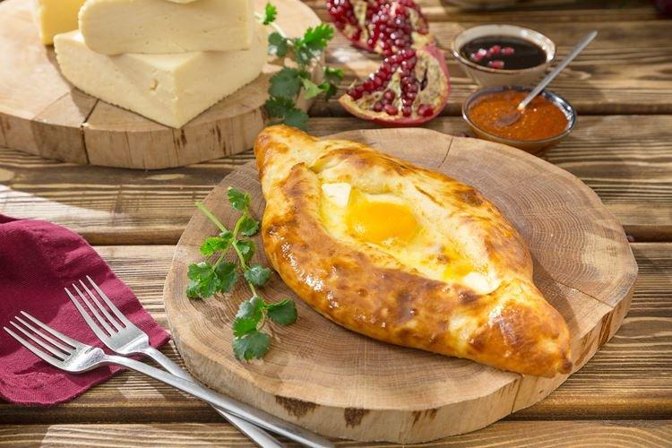 Khachapuri d'Adjarie au fromage cottage