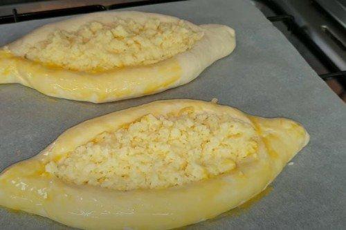 Khachapuri d'Adjarie au four