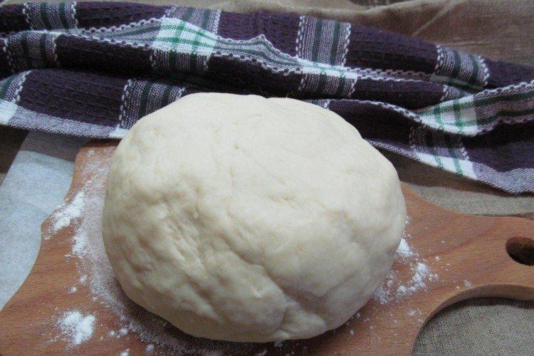 Pâte à levure pour badigeonner sur crème sure