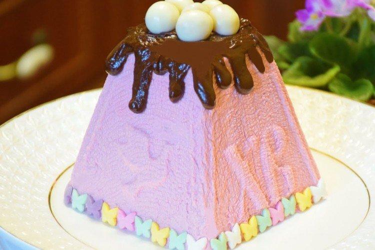 Fromage cottage de Pâques aux cerises