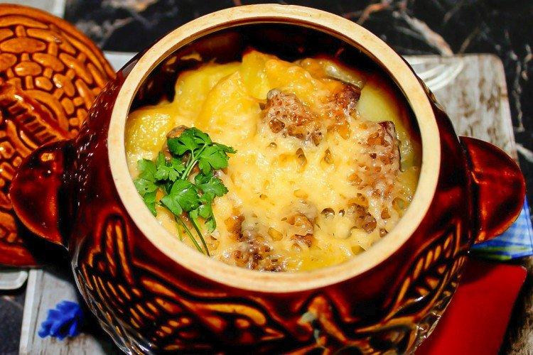 Dinde aux légumes en pots