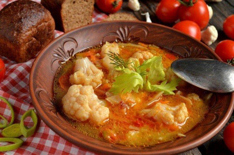 Soupe de tomates au poulet et chou-fleur