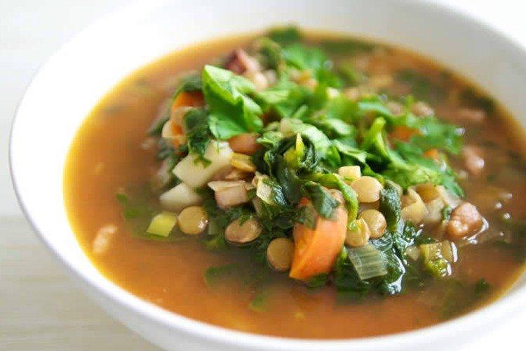 Soupe aux lentilles rouges et épinards