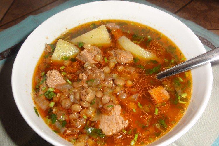 Soupe de lentilles rouges à la viande