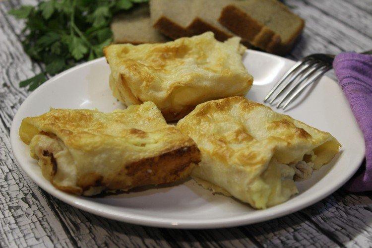 Poisson aux légumes dans du pain pita
