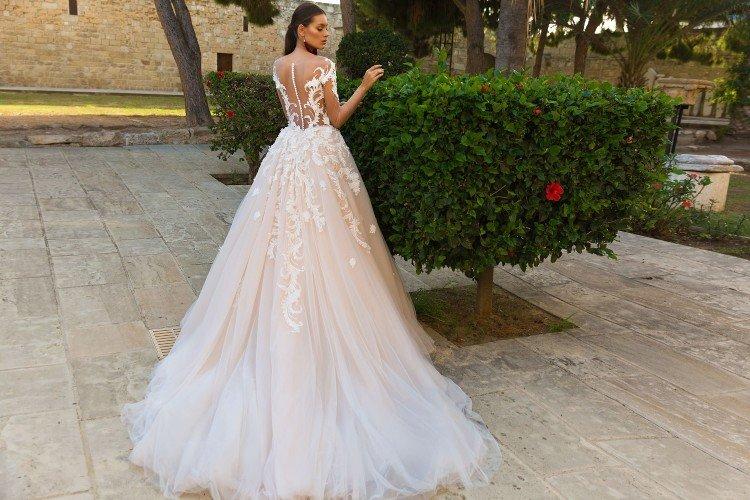 Robes de mariée à la mode 2021 - photos et idées