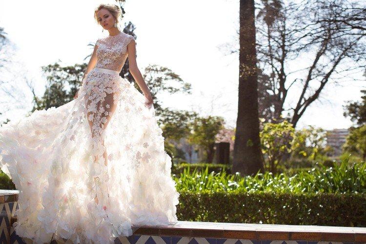 Robes avec empiècements transparents