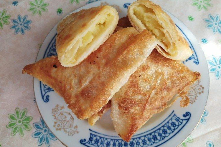 Tartes Lavash avec pommes de terre en pâte