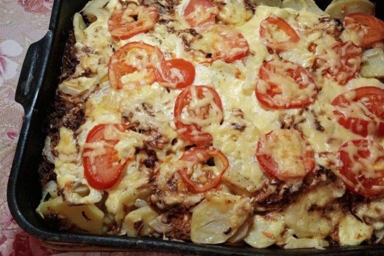 Côtes de porc avec pommes de terre et fromage