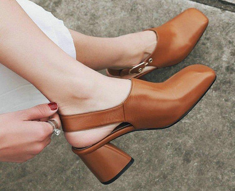 Chaussures à bout carré