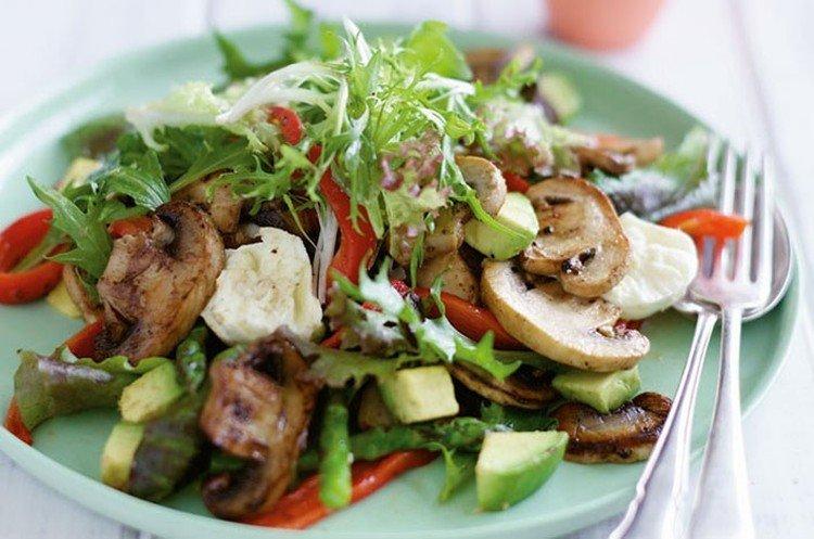 Salade d'avocats et champignons
