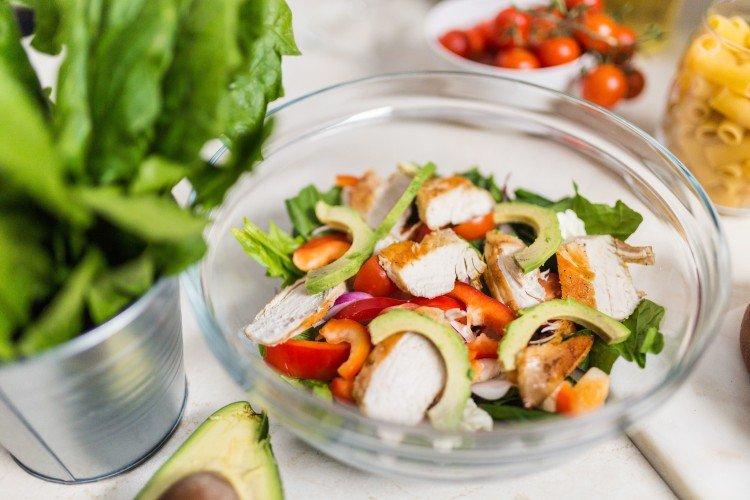 Salade de poulet et avocat
