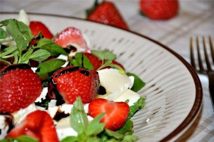 Salade de fraises et mozzarella