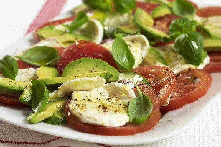 Salade de mozzarella et avocat