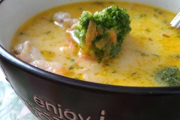 Soupe de brocoli à l'oeuf
