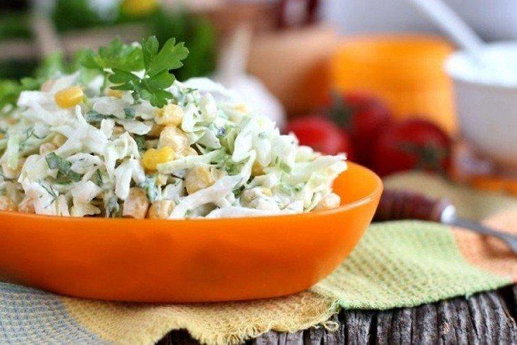 Salade aux oeufs, chou chinois et céleri