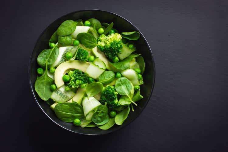 Salade de brocoli et avocat
