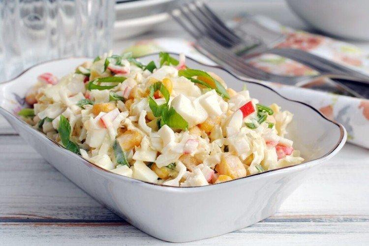 Salade de chou de Pékin aux bâtonnets de crabe