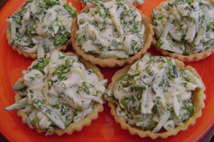 Avec calamars, oeuf et oignon