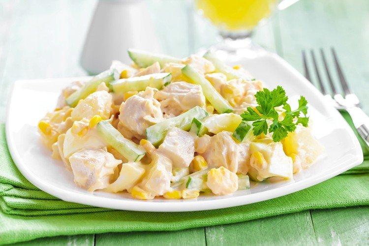 Salade d'ananas, poulet et maïs Salade d'ananas, poulet et maïs