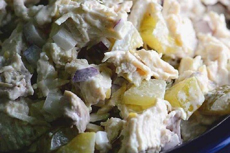 Salade de poulet au fromage et cornichons Salade de poulet au fromage et cornichons