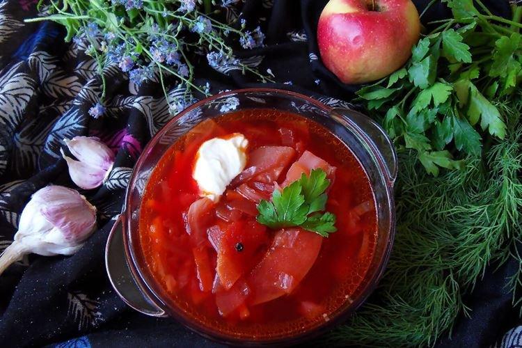 Bortsch ukrainien aux côtes de porc