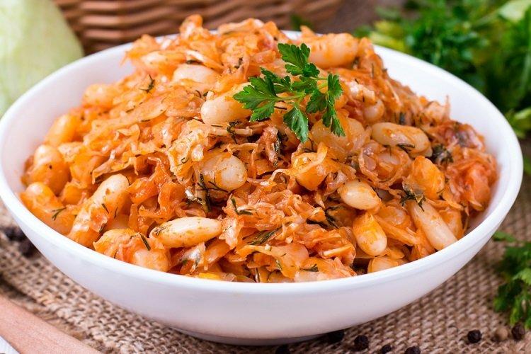 Chou mijoté aux haricots