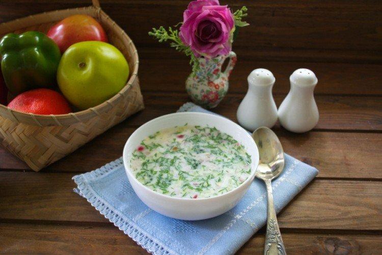 Okroshka au poulet et chou-fleur