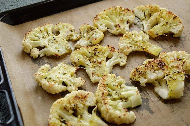 Chou-fleur aux épices au four