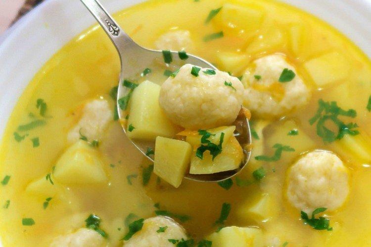 Soupe aux boulettes de semoule