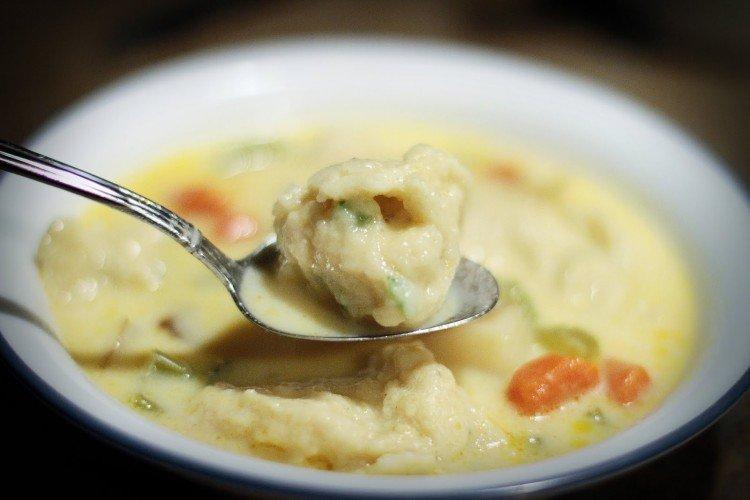 Soupe au fromage avec boulettes