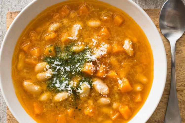 Soupe poulet et nouilles aux haricots
