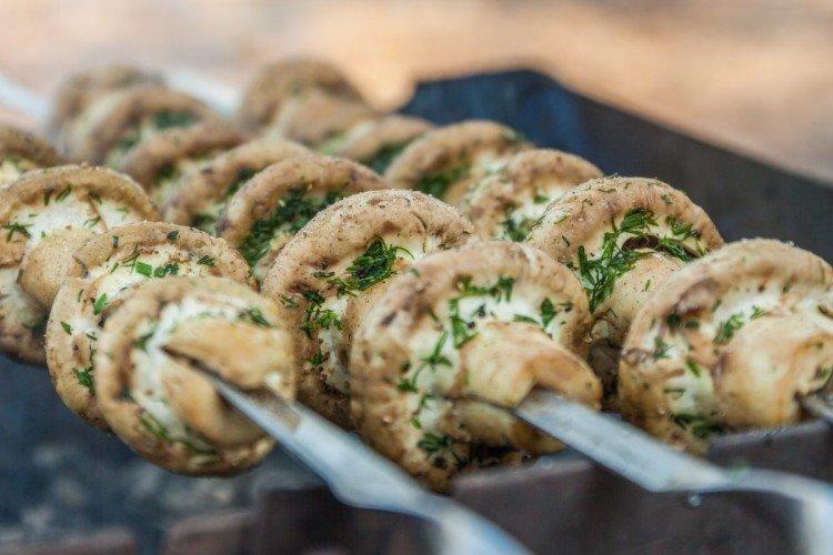 Champignons au jus de citron et aux herbes