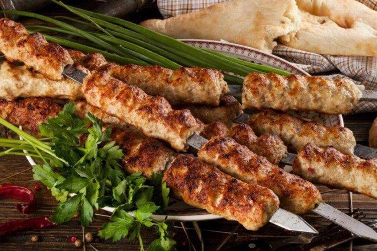 Lula kebab de viande hachée maison sur le grill