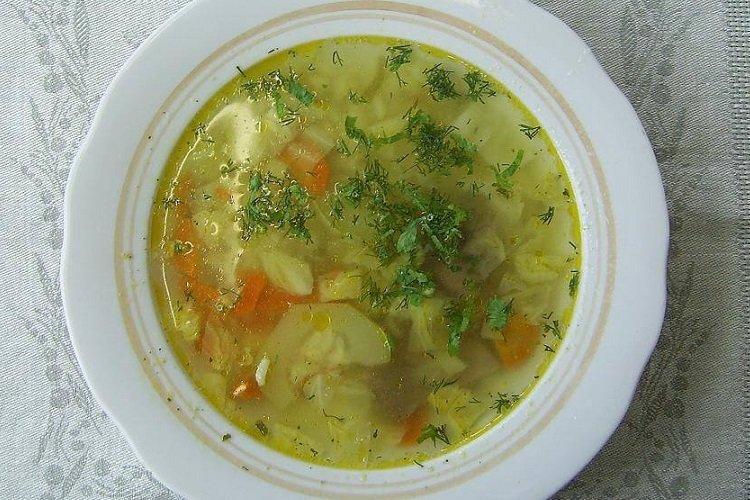 Soupe végétarienne aux courgettes