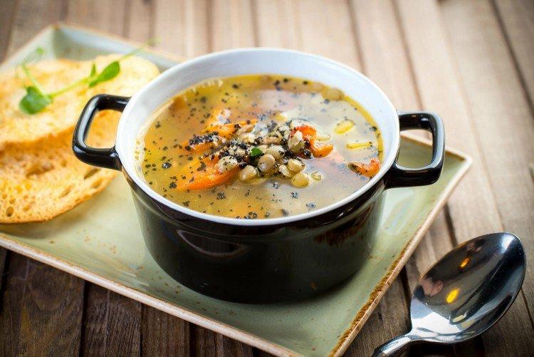 Soupe de pommes de terre aux lentilles