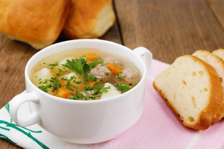 Soupe de pommes de terre aux boulettes de viande