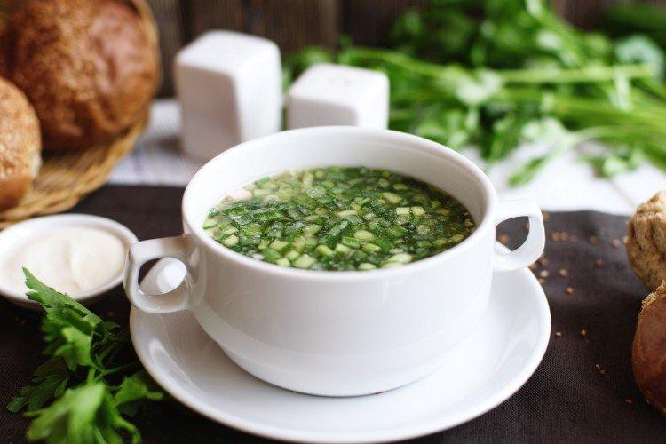 Okroshka sur kvas aux pommes