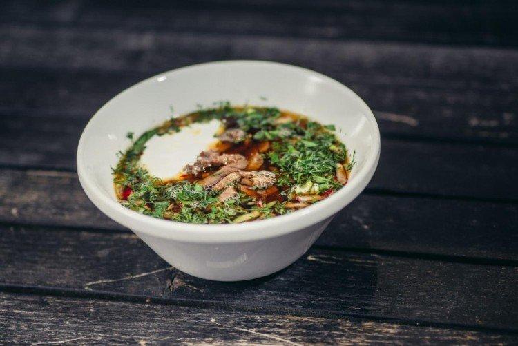 Okroshka de viande sur kvass