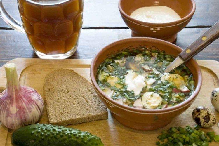 Okroshka sur kvas avec poivron