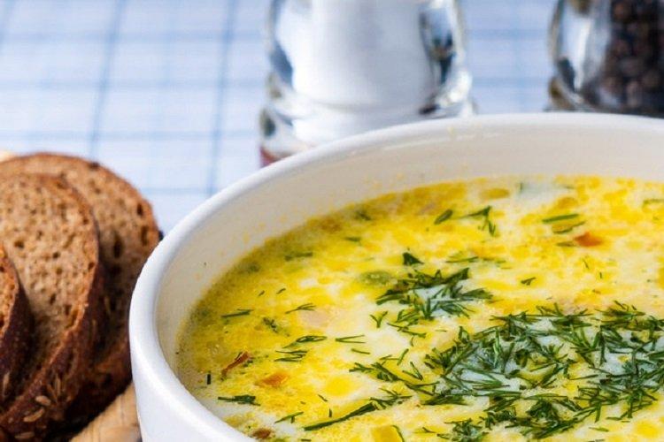 Soupe au fromage avec oeuf