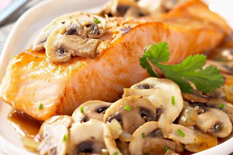 Steaks de truite aux champignons au four