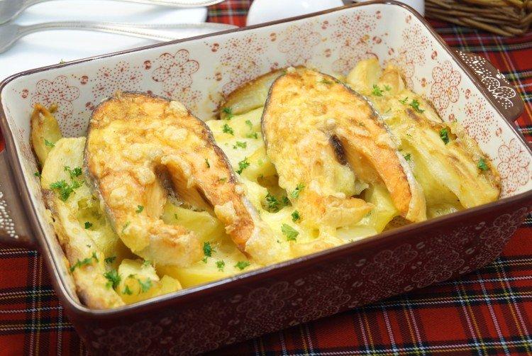 Steaks de truite aux pommes de terre au four