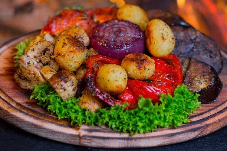 Légumes grillés avec pommes de terre